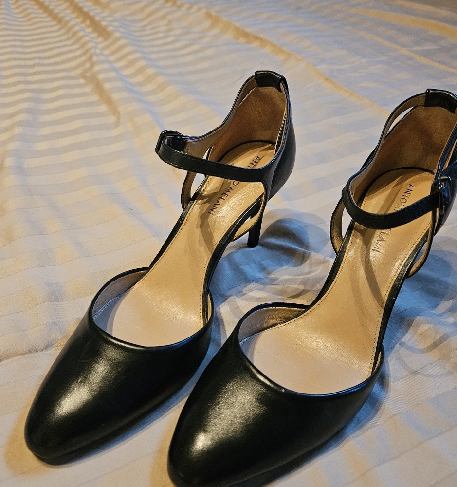Antonio Melani  Black Heels Size 9 1/2